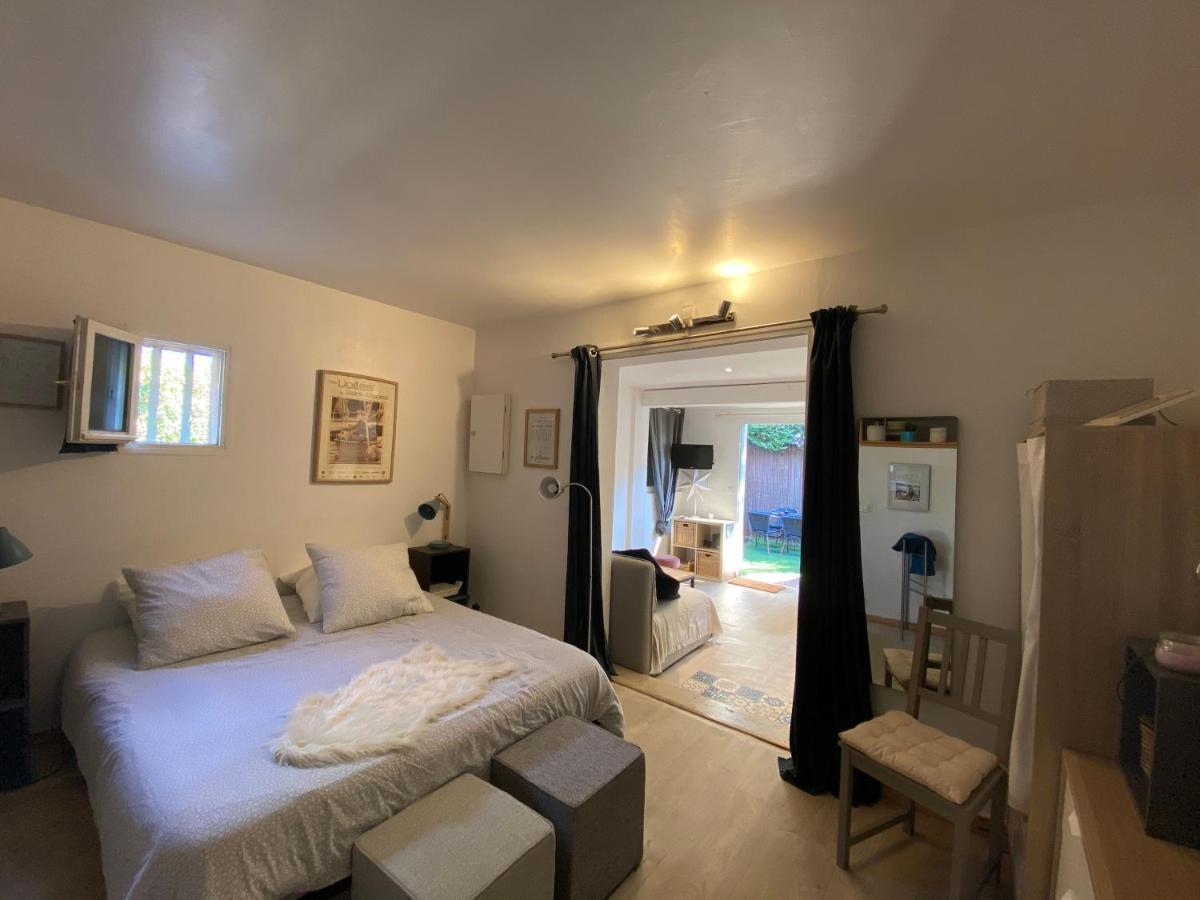 Agreable Studio Proche Sttropez Piscine Et Tennis ガッサン エクステリア 写真