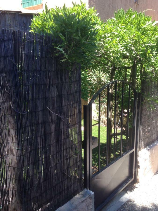 Agreable Studio Proche Sttropez Piscine Et Tennis ガッサン エクステリア 写真